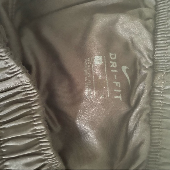 Nike Dry Fit Size Medium Black Athletic Shorts - Picture 3 of 3